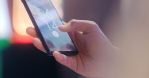 PIN oder Fingerabdruck: Warum manche Apps ohne Displaysperre den Dienst verweigern